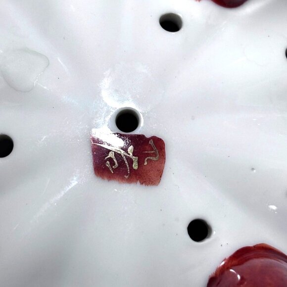 Japanese Hand-Painted Porcelain Drainer Bowl – Figural & Gilt, Pierced Fruit Str - Picture 10 of 10